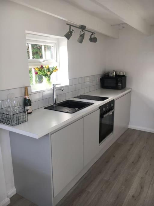 Brighton Boutique Garden Studio With Free Parking ภายนอก รูปภาพ